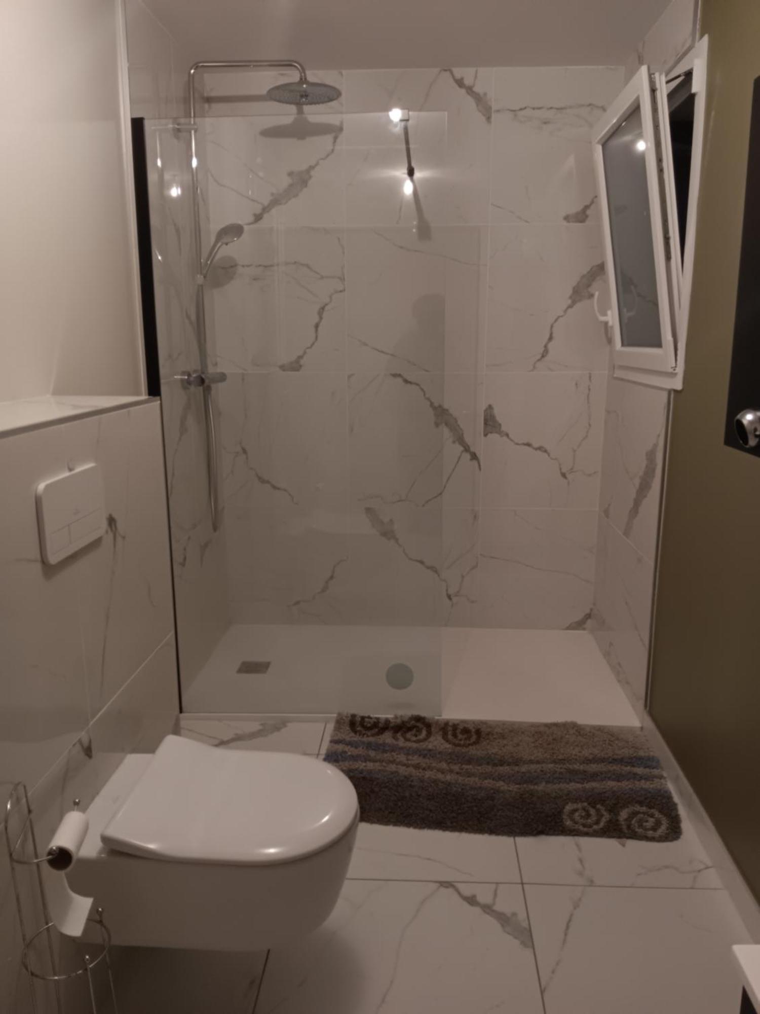 Chambre Privee Dans Une Maison Familiale Charmes  Kültér fotó