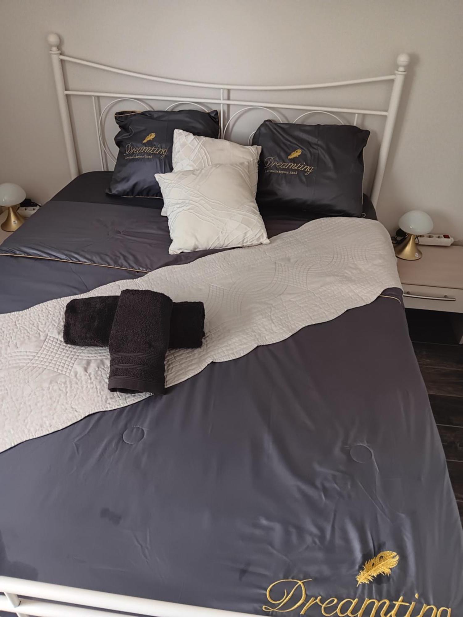 Chambre Privee Dans Une Maison Familiale Charmes  Kültér fotó